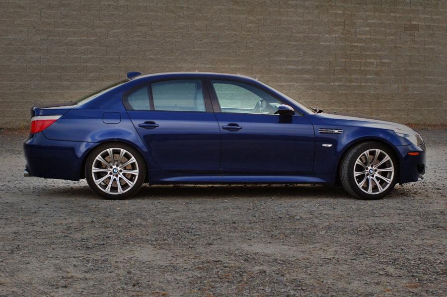  BMW M5 2009 года  (фото 9 из 36)